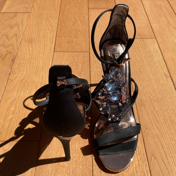 Gorgeous Brand New Ted Baker Liosa Strappy Jewelled Black Heels Shoes - Picture 12 of 16